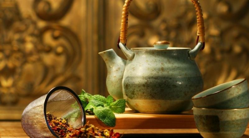 Czym jest herbata klasztorna: cała prawda o napoju