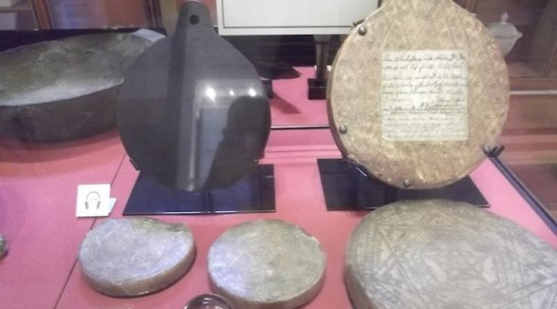 John Deen taikapeili ja kivi Ennustajan ja taikurin John Deen musta peili