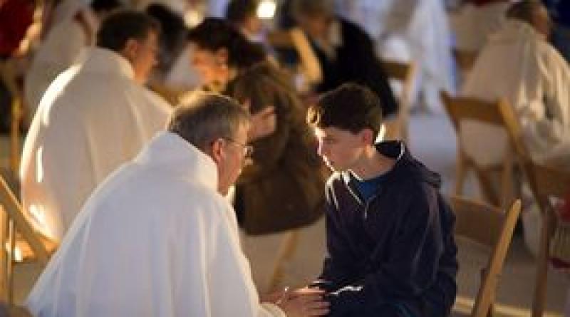 Cómo confesarse correctamente y qué decirle al sacerdote: reglas de confesión con ejemplos